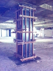 Formwork with grouting pipes on columns